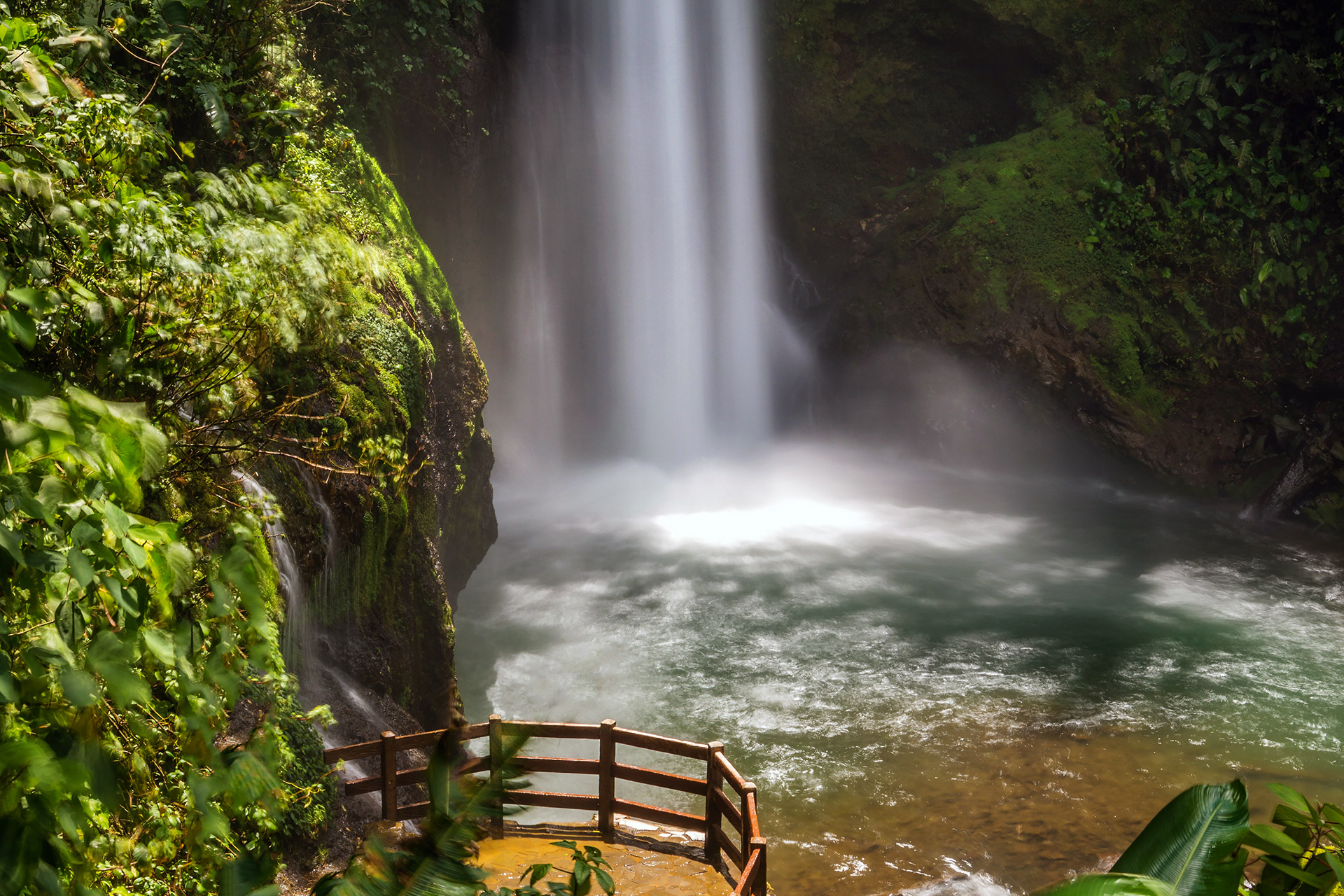 Discover Costa Rica & Columbia, 16 zile