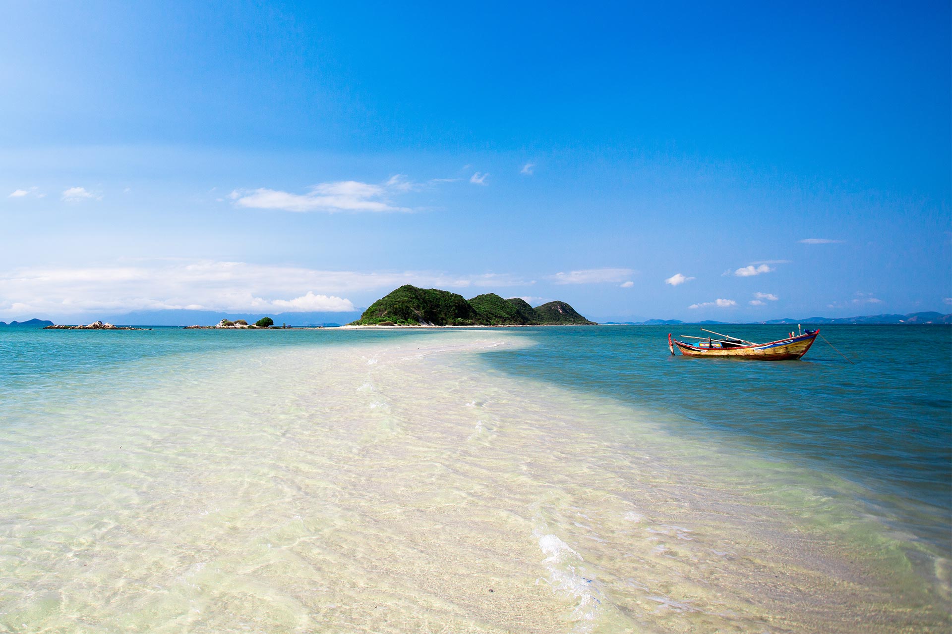 Explore Vietnam